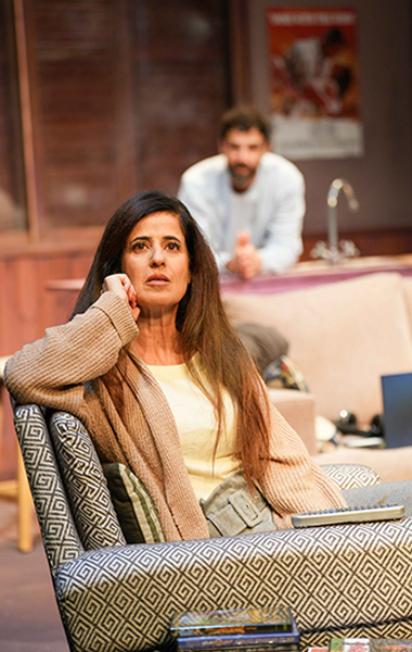 מעבר לדלת דרמה רומנטית