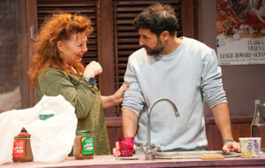 מעבר לדלת
דרמה רומנטית