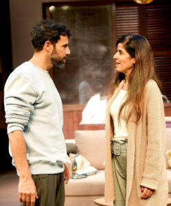 מעבר לדלת דרמה רומנטית