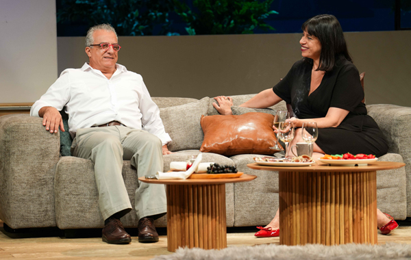 השכנים מלמעלה דרמה קומית על זוגיות, מונוגמיה, וכל מה שביניהם.