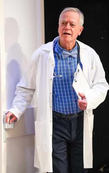 תרקדי איתי קומדיה אנושית שמחממת את הלב, על פי הסרט הצרפתי המצליח.