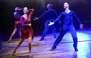 תרקדי איתי קומדיה אנושית שמחממת את הלב, על פי הסרט הצרפתי המצליח.