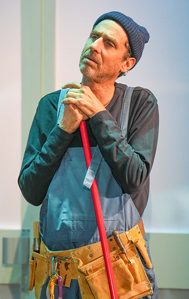 תרקדי איתי קומדיה אנושית שמחממת את הלב, על פי הסרט הצרפתי המצליח.