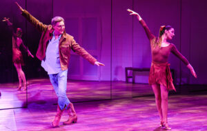 תרקדי איתי קומדיה אנושית שמחממת את הלב, על פי הסרט הצרפתי המצליח.