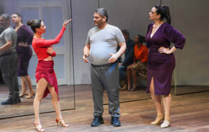 תרקדי איתי קומדיה אנושית שמחממת את הלב, על פי הסרט הצרפתי המצליח.