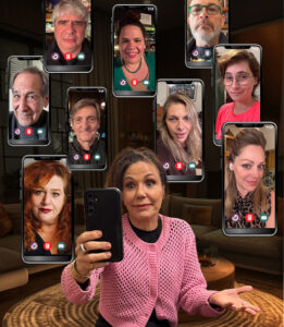 גרה עם קושמרו- הצגה אורחת קומדיה טראגית מולטימדית