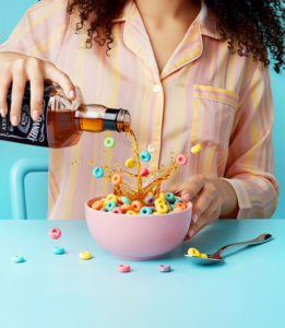 וויסקי על הבוקר- הצגה אורחת קומדיה שיכורה מהיוצרת של הסדרה המצליחה "סמאש".